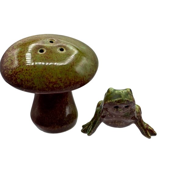 Vintage Ceramic Mushroom & Frog Salt And Pepper Shaker Set Green Brown - Picture 1 of 4